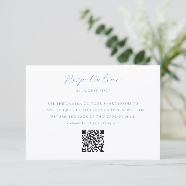 Elegant Blue and White Coastal Chic Wedding RSVP Karte (Stehend Vorderseite)