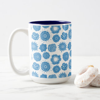 Elegant Blue Botanical Pattern Zweifarbige Tasse