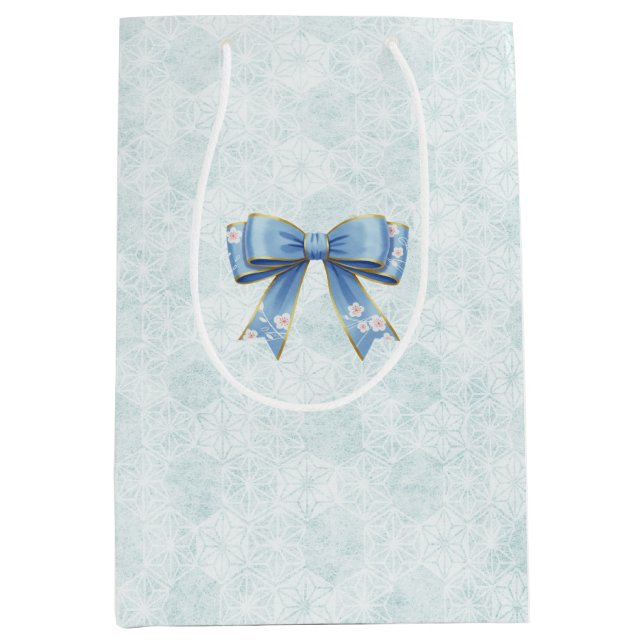 Elegant Blue Bow Engagement Party Invitation Mittlere Geschenktüte (Vorderseite)