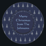 Elegant Blue Christmas Trees and Stars Runder Aufkleber<br><div class="desc">Elegante silberne Weihnachtsbäume auf dunkelblauem Hintergrund umgeben einen sterngekleideten dunkelblauen Ring,  der Ihre individuelle Botschaft umrahmt.</div>