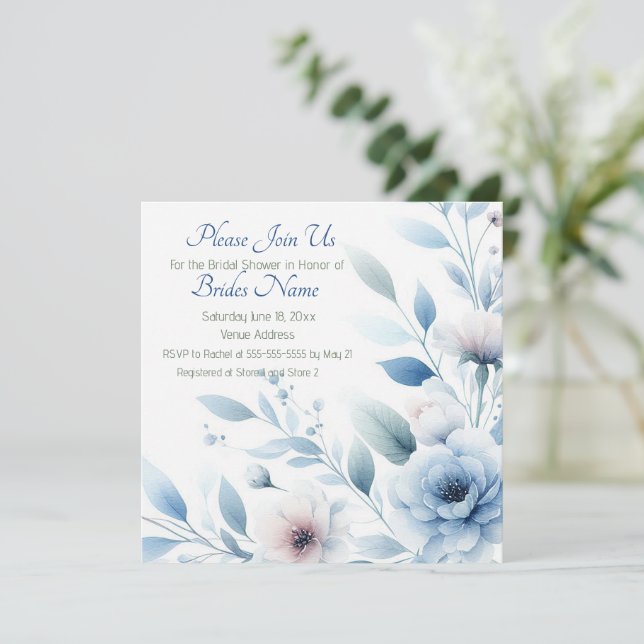 Elegant Blue Floral Bridal Shower Einladung (Stehend Vorderseite)