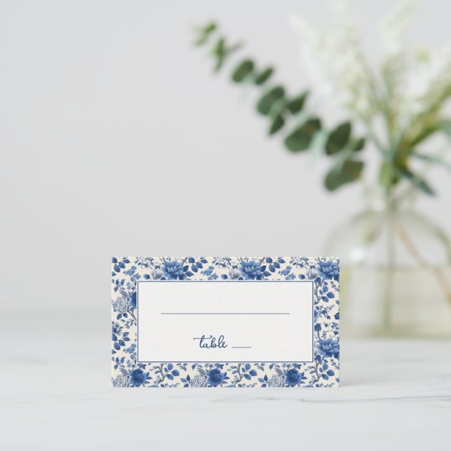 Elegant Blue Floral Platzkarte (Stehend Vorderseite)