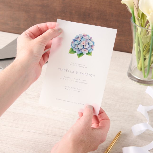 Elegant Blue Floral Wedding Invitation (Handgehalten)