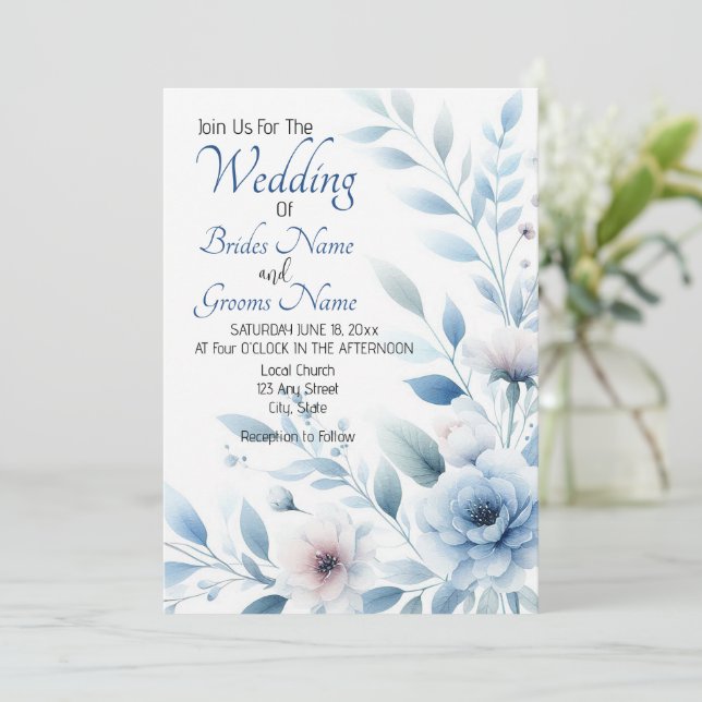 Elegant Blue Floral Wedding Invitation Einladung (Stehend Vorderseite)