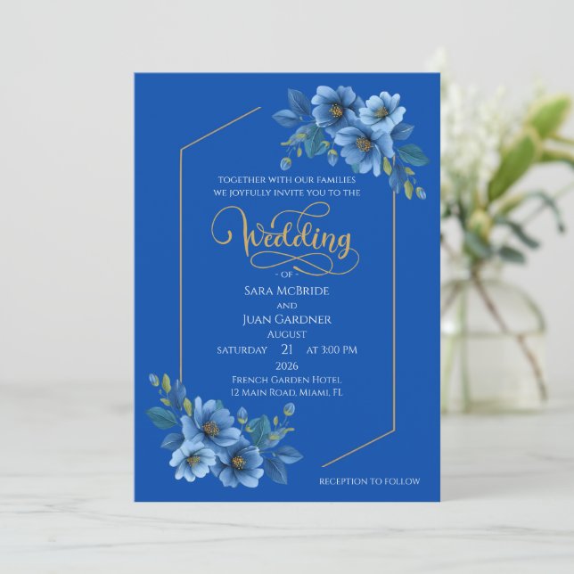 Elegant Blue Floral Wedding Invitation Einladung (Stehend Vorderseite)