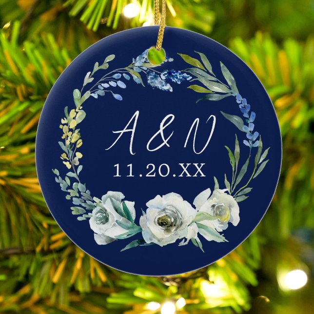 Elegant Blue Floral Wedding Monogram Christmas Keramik Ornament (Von Creator hochgeladen)
