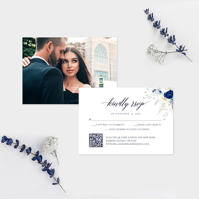 Elegant Blue Floral Wedding QR Code RSVP Card Dankeskarte (Von Creator hochgeladen)