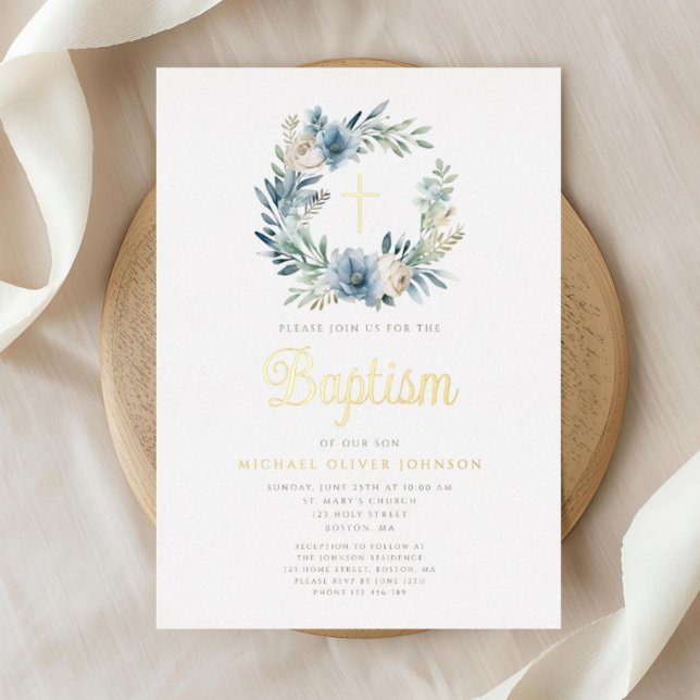 Elegant Blue Floral Wreath Boy Taufe Gold Folieneinladung (Elegant Blue Floral Wreath Boy Baptism Gold Foil Invitation)