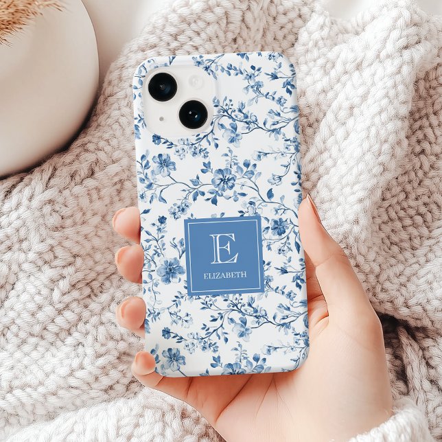 Elegant Blue French Toile Pattern Monogram Name Case-Mate iPhone Hülle (Elegant blue french toile pattern with monogram and name emblem. A classy, timeless vintage style. )