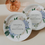 Elegant Blue Hydrangea | Weißer Hochzeitstorte Pappteller<br><div class="desc">Die Teller sind in einem eleganten, blauen Hydrangea mit weißem Hochzeitskuchenpapier für Frühjahr und Sommer. Das klassische Blumendesign besticht durch die weiche, pulverblaue Hydrangeas mit neutralen, rosa Blume und grünen Blätter. Diese Teller sind ideal für den Kuchen- oder Desserttisch. Personalisieren Sie sie mit den Namen der Braut und des Bräutigams....</div>