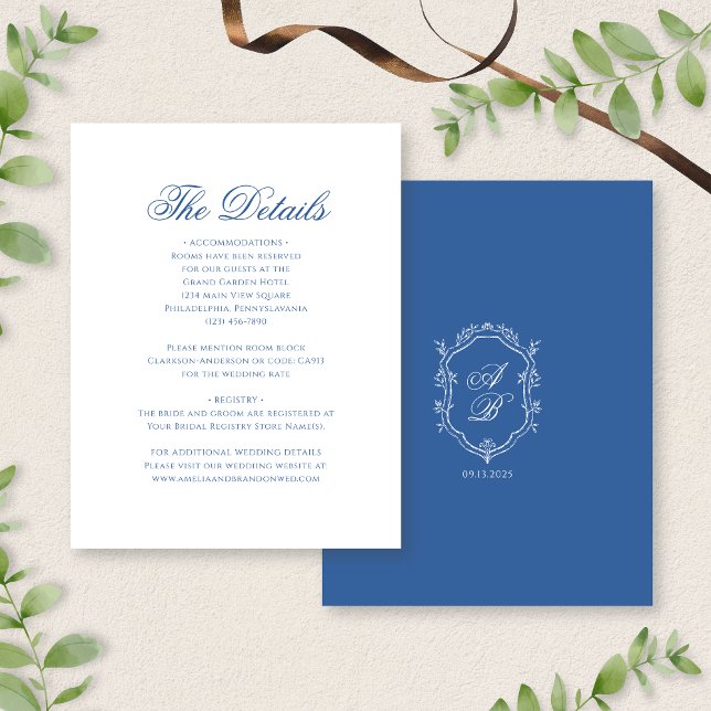 Elegant Blue Monogram Wappen Formal Script Wedding Begleitkarte (Von Creator hochgeladen)