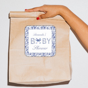 Elegant Blue Toile de Jouy und Bow Baby Shower Quadratischer Aufkleber
