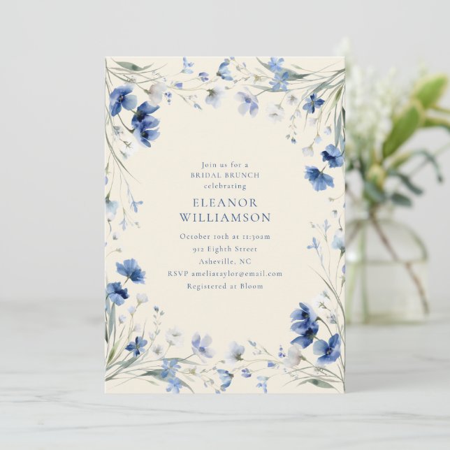 Elegant Blue Watercolor Floral Bridal Brunch Einladung (Stehend Vorderseite)
