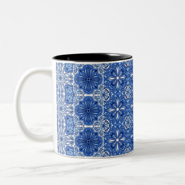 Elegant blue& white Portuguese Azulejo pattern  Zweifarbige Tasse (Links)
