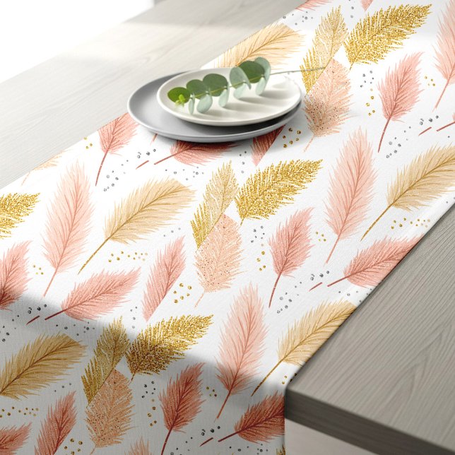 Elegant Blush Pink and Gold Glitter Pampas Grass  Kurzer Tischläufer (Von Creator hochgeladen)