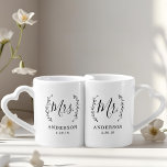 Elegant Botanical Mr. and Mrs. Newlyweds Liebestassen<br><div class="desc">Für Braut und Bräutigam maßgeschneidertes Kaffee/Tee-Tasse-Set mit elegantem rustikalen Lorbeerkranz und moderner Handkalligraphie mit bearbeitbarem Familiennamen und Hochzeitstag. Dieses personalisierte Set ist nicht nur ein unvergessliches Hochzeitsgeschenk für Jubiläen,  Brautparty und Hochzeiten,  sondern auch ein personalisiertes Geschenk für den Valentinstag.</div>