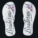 Elegant Bridesmaid Hochzeitkalligrafie Flip Flops<br><div class="desc">Für weitere Anpassungen klicken Sie bitte auf die Schaltfläche "Anpassen" und verwenden Sie unser Designwerkzeug, um diese Vorlage zu ändern. Wenn die Optionen verfügbar sind, können Sie Text und Bild ändern, indem Sie einfach auf "Text oder Bild hier bearbeiten/entfernen" klicken und Ihr eigenes Bild hinzufügen. Wenn Sie dieses Design einem...</div>