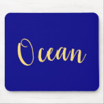Elegant Bright Royal Blue Nautical "Ocean Script" Mousepad<br><div class="desc">An einem klaren Tag - am Meer... Dieses farbenprächtige Küstendesign besticht durch einen großen, zentrierten "Ozean", der in festlichem, elegantem, gelben Text geschrieben ist. Der Hintergrund dieses modernen minimalistischen Designs ist ein tiefes königliches Blau.</div>