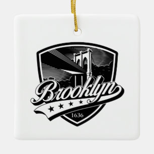 Elegant Brooklyn Shield und Swoosh Design Keramikornament