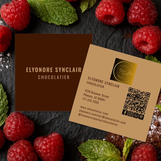 Elegant Brown Chocolatier Social Logo QR Code  Quadratische Visitenkarte (Von Creator hochgeladen)