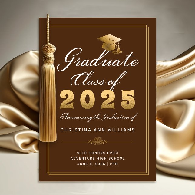 Elegant Brown Gold Script Class of 2025 Graduate Ankündigung (Elegant Brown Gold Script Class of 2025 Graduation Announcement)