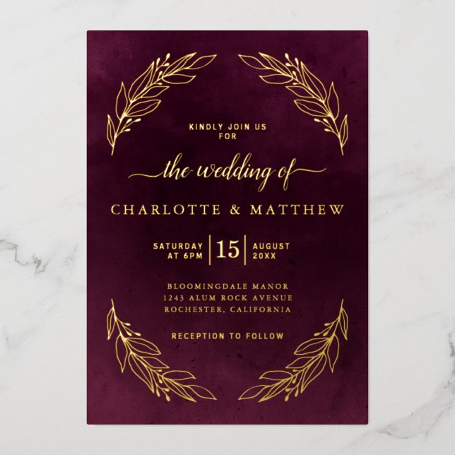 Elegant Burgundy and Gold Botanical Wedding Folieneinladung (Vorderseite)