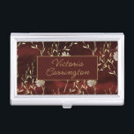 Elegant Burgundy Floral Personalisiert Visitenkarten Dose<br><div class="desc">Das ist eine wunderschöne, schlichte und dennoch elegante Blume und Weinrebe, die sehr elegant aussieht. Fügen Sie Ihren Namen zu personalisieren. Die bordeauxfarbene Farbe ist schön. Fügen Sie dieses Stück mit ein paar weiteren Accessoires hinzu und Sie haben eine erstklassige Business-Accessoires-Kollektion. Ein Imitat rustikaler bordeauxfarbener Hintergrund verleiht diesem hübschen Design...</div>