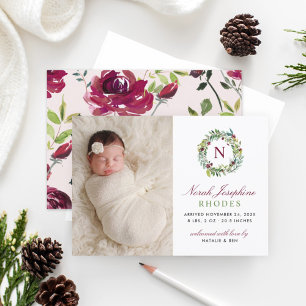 Elegant Burgundy Floral Wreath Baby Foto Birth Ankündigung