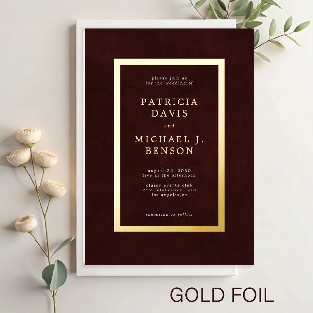 Elegant burgundy gold foil typography wedding folieneinladung (Von Creator hochgeladen)