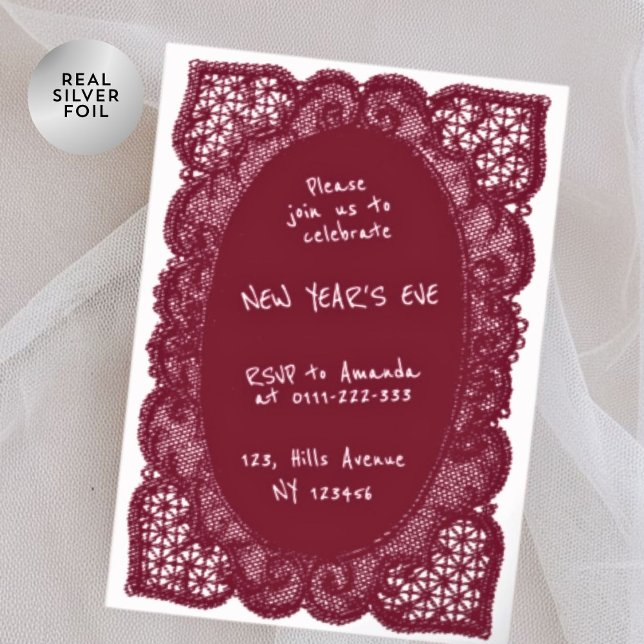 Elegant Burgundy Lace Trendy New Year’s Eve Party Folieneinladung (Von Creator hochgeladen)