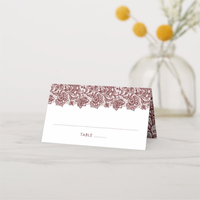 Elegant Burgundy Lace Wedding Platzkarte (Vorderseite)