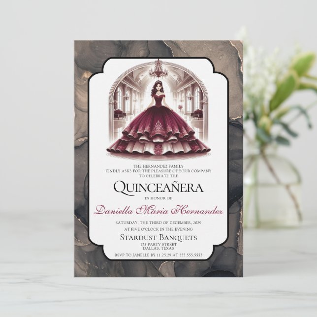 Elegant Burgundy Quinceañera Einladung (Stehend Vorderseite)