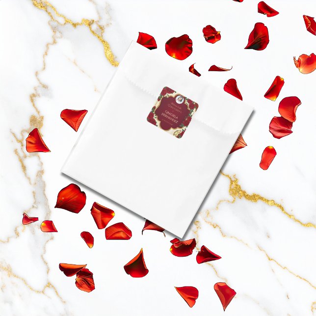 Elegant Burgundy Red & Gold Rose Quinceañera  Quadratischer Aufkleber (Von Creator hochgeladen)