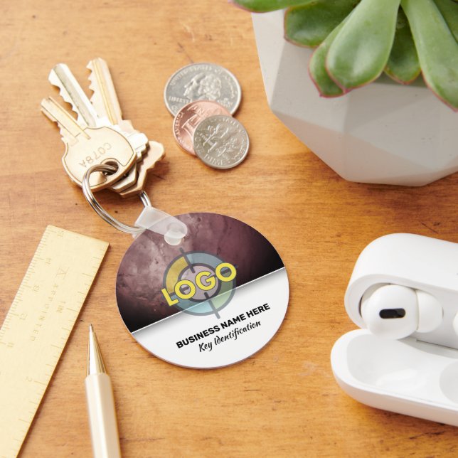 Elegant Burgundy Stone Modern Branding Custom Logo Schlüsselanhänger (Schreibtisch)