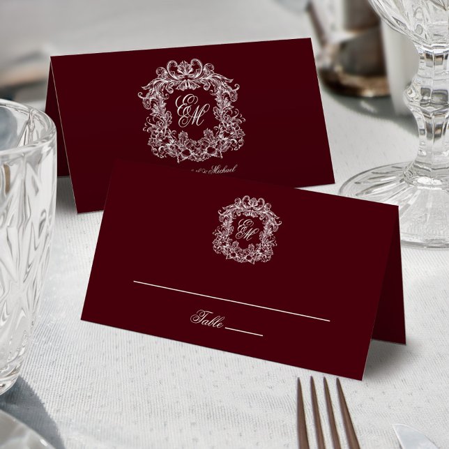 Elegant Burgundy Vintage Crest Monogram Wedding Platzkarte (Von Creator hochgeladen)