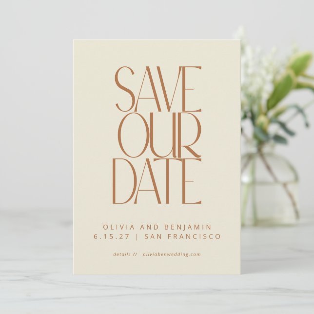 Elegant Burnt Rust Mid Century Moderne Typografie Save The Date (Stehend Vorderseite)