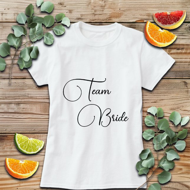Elegant Calligraphy Team Bride Bridal T-Shirt (Von Creator hochgeladen)