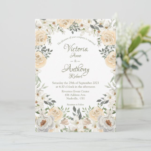 Elegant Champagne Ivory Floral Script Wedding Invi Einladung (Stehend Vorderseite)