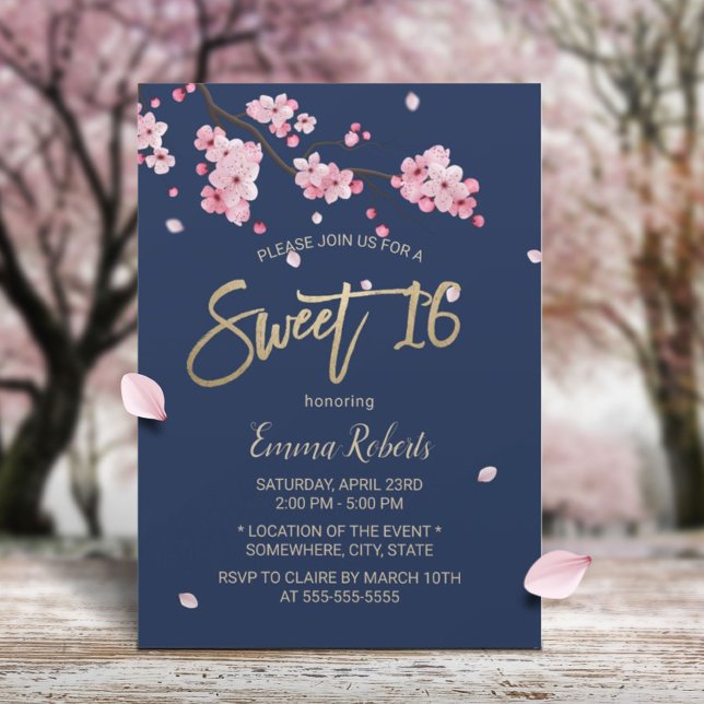 Elegant Cherry Blossom Pink Floral Navy Sweet 16 Einladung (Von Creator hochgeladen)