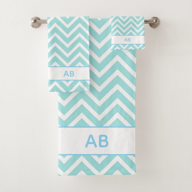 Elegant Chevron Pattern & Monogram on Turquoise Badhandtuch Set (Insitu)
