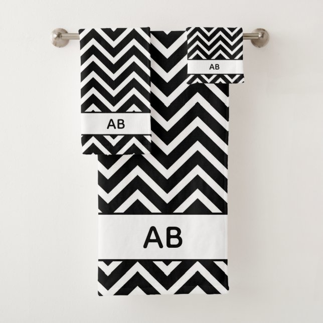 Elegant Chevron Pattern on Black White Monogrammed Badhandtuch Set (Insitu)
