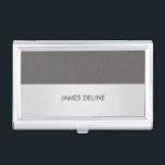 Elegant Chic Texture Gray Silver Visitenkarten Etui<br><div class="desc">Eleganter Visitenkartenhalter mit grauer Textur und silberfarbenem Streifen. Sie können Ihr Monogramm oder Ihren Namen hinzufügen.</div>