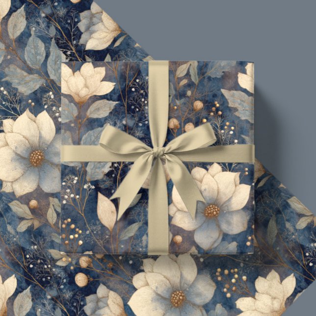 Elegant Christmas Winter Cream And Navy Floral Geschenkpapier (Von Creator hochgeladen)