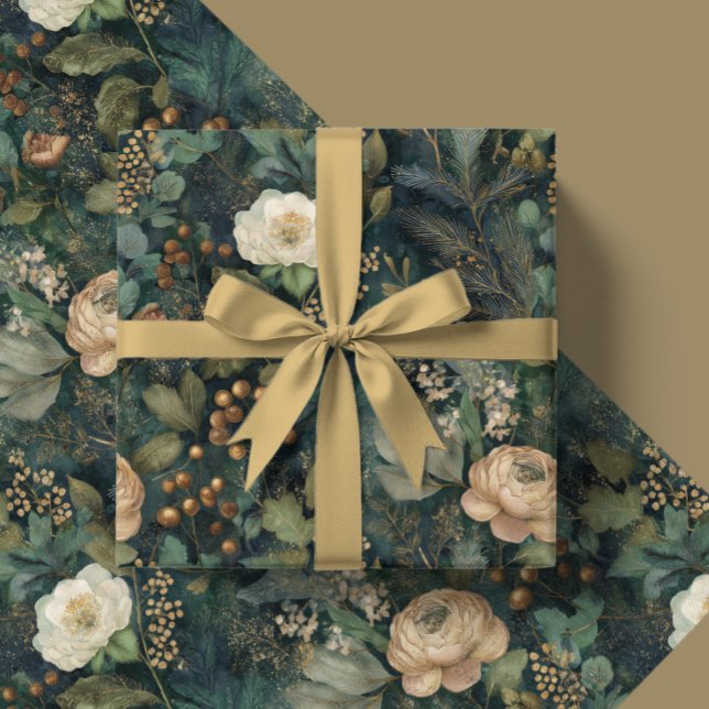 Elegant Christmas Winter Green and Cream Floral Geschenkpapier (Von Creator hochgeladen)