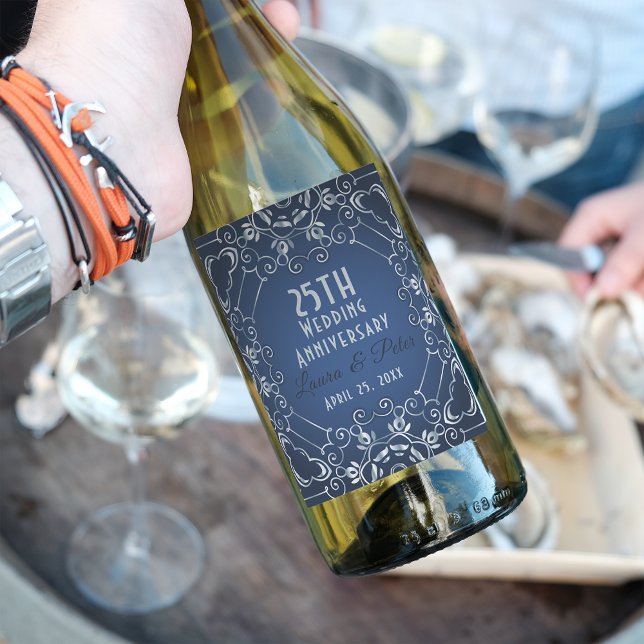 Elegant Classy Blue und Silver Wedding Jubiläum Weinetikett (Von Creator hochgeladen)