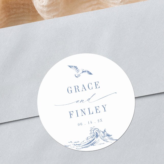 Elegant Coastal Chic Blue Seaside Wedding Runder Aufkleber (Von Creator hochgeladen)
