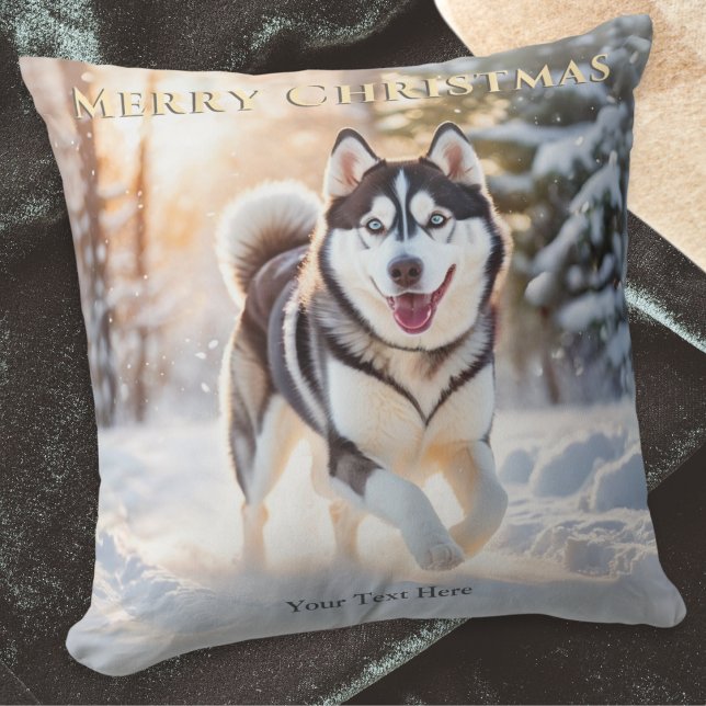 Elegant Custom Husky Hund im Schnee Frohe Weihnach Kissen (A personalized Christmas pillow, with picture on both sides of a husky in snow in a watercolor style)