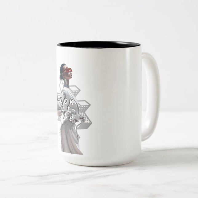 Elegant Cyborg in White Futurisistic Fashion Zweifarbige Tasse (VorderseiteRechts)
