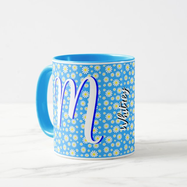 Elegant Daisies (Light Blue) Mit Monogramm Tasse (Vorderseite Links)