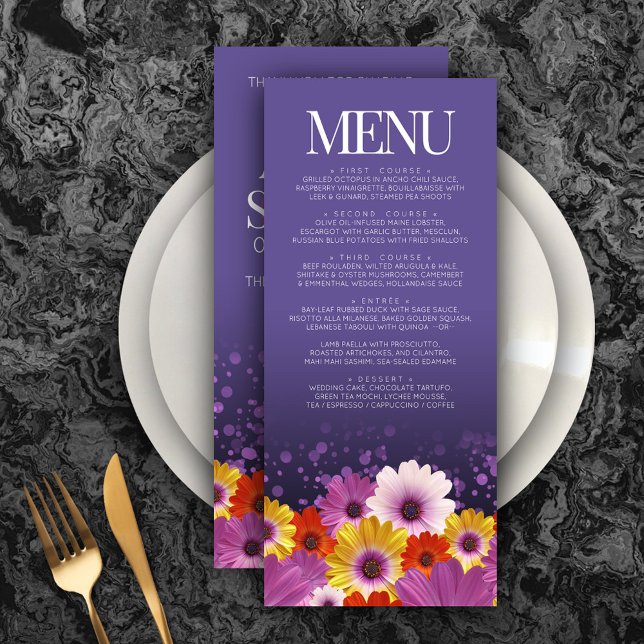 Elegant Daisies mit Lila Glitzer Hochzeit Menükarte (Elegant Daisies with Purple Glitter Wedding Menu Rack Card Cover Photo.)